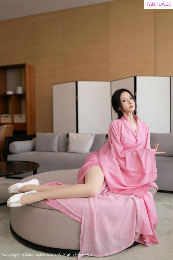 鱼子酱fish  [XiuRen]高清写真图 2025.11.28 No.11049 鱼子酱Fish 粉色月影纱第17张图片